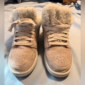 Nike White and Cream Sneakers with Plush Lining